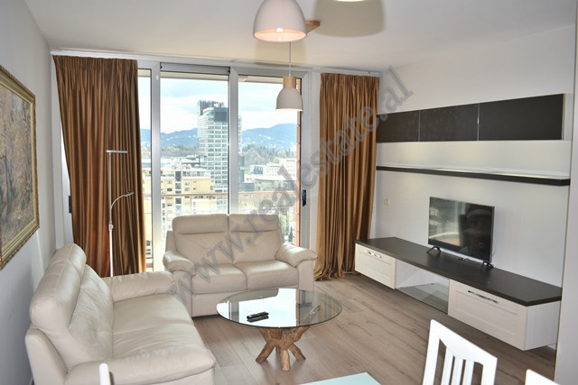 Apartament 2+1 per qira prane Bulevardit Deshmoret e Kombit ne Tirane.

Ndodhet ne katet e larta t